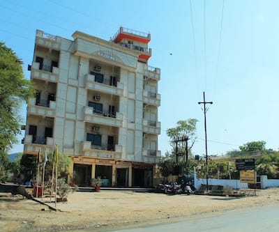 https://imgcld.yatra.com/ytimages/image/upload/t_hotel_yatra_city_desktop/v1436172357/Domestic Hotels/Hotels_Pushkar/Hotel Raj Shree/Overview.jpg